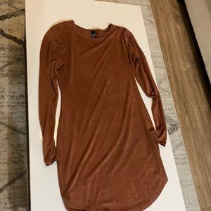 Light brown/pinkish form fitting dress!